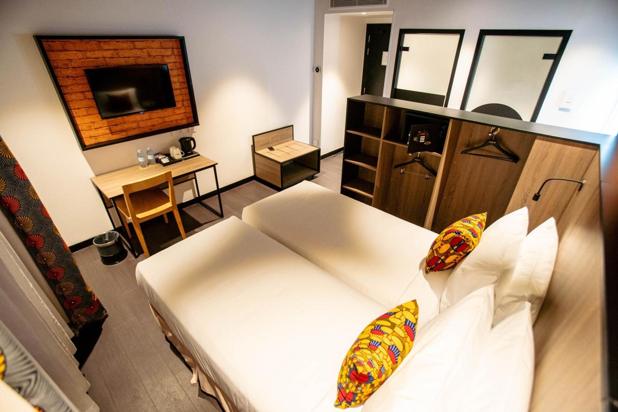 Onomo Hotel Кампала Экстерьер фото